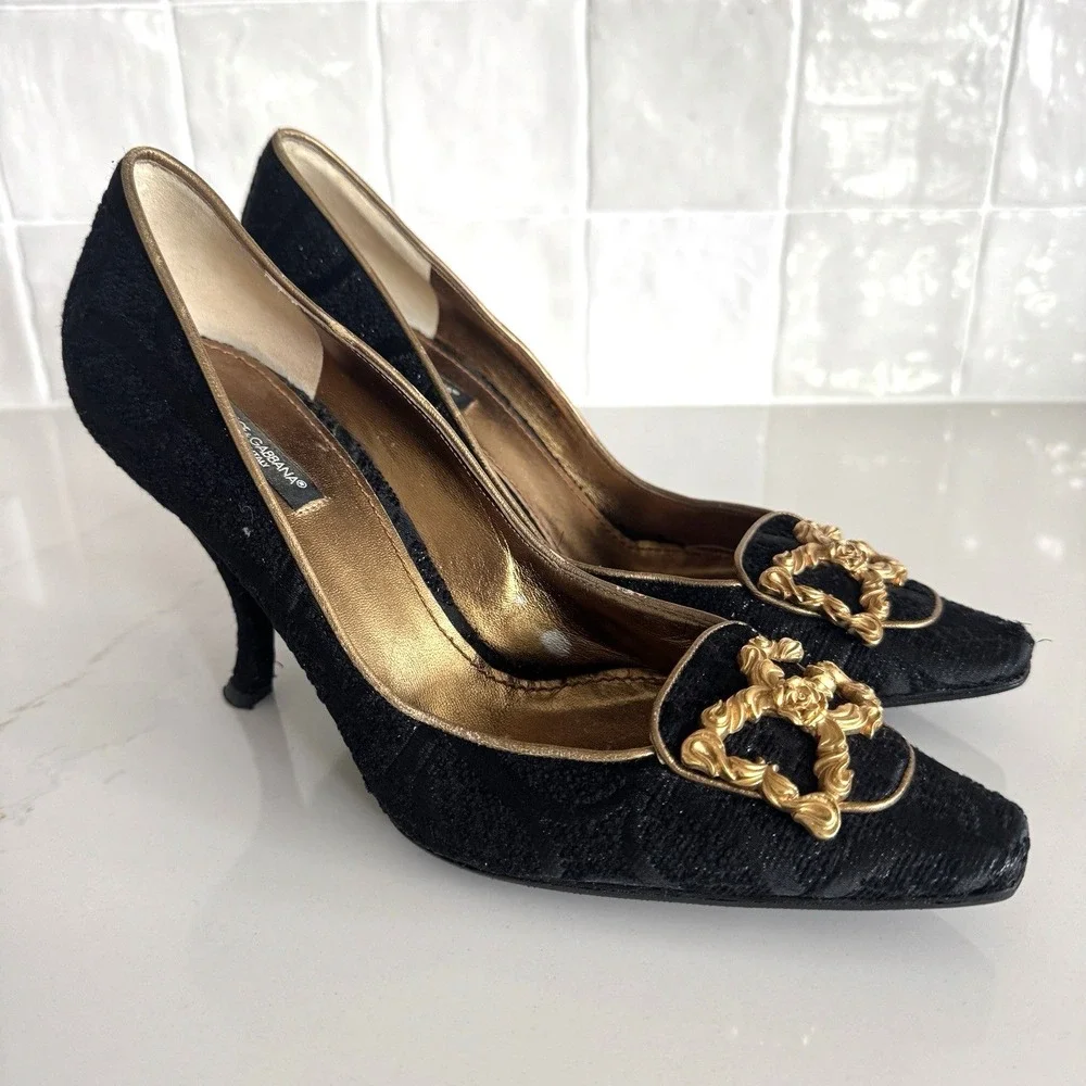Dolce & Gabbana Baroque Black Pumps Gold‎ DG Logo Brooch Womens 39 Y2K Vintage